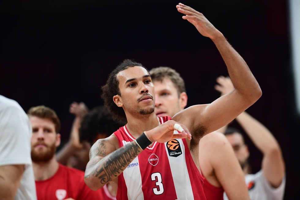 Ολυμπιακός: Πρόβλημα με Γουόρντ ενόψει Παρί – Επέστρεψε στις προπονήσεις ο Νιλικίνα