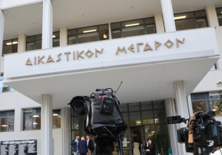 Τέμπη: Οργή συγγενών των θυμάτων για τις καθυστερήσεις στη δίκη για τα βίντεο
