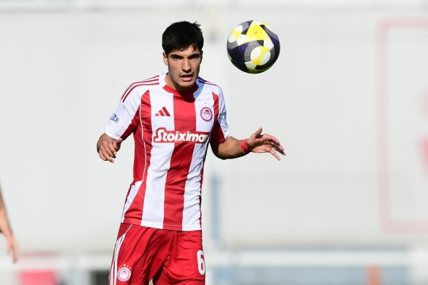 Η αποστολή της Κ19 του Ολυμπιακού για τον αγώνα με την Αϊντχόφεν