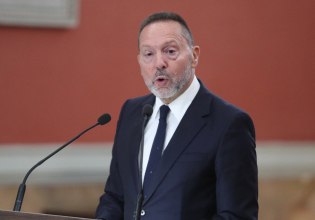 Στουρνάρας: Οι ελληνικές βιομηχανίες αντιμετωπίζουν δυσβάσταχτο ενεργειακό κόστος