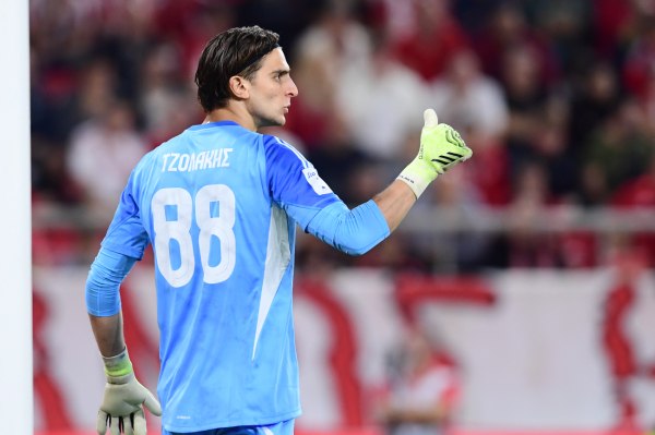 Ολυμπιακός και Εθνική ευχήθηκαν στον Τζολάκη (pics)