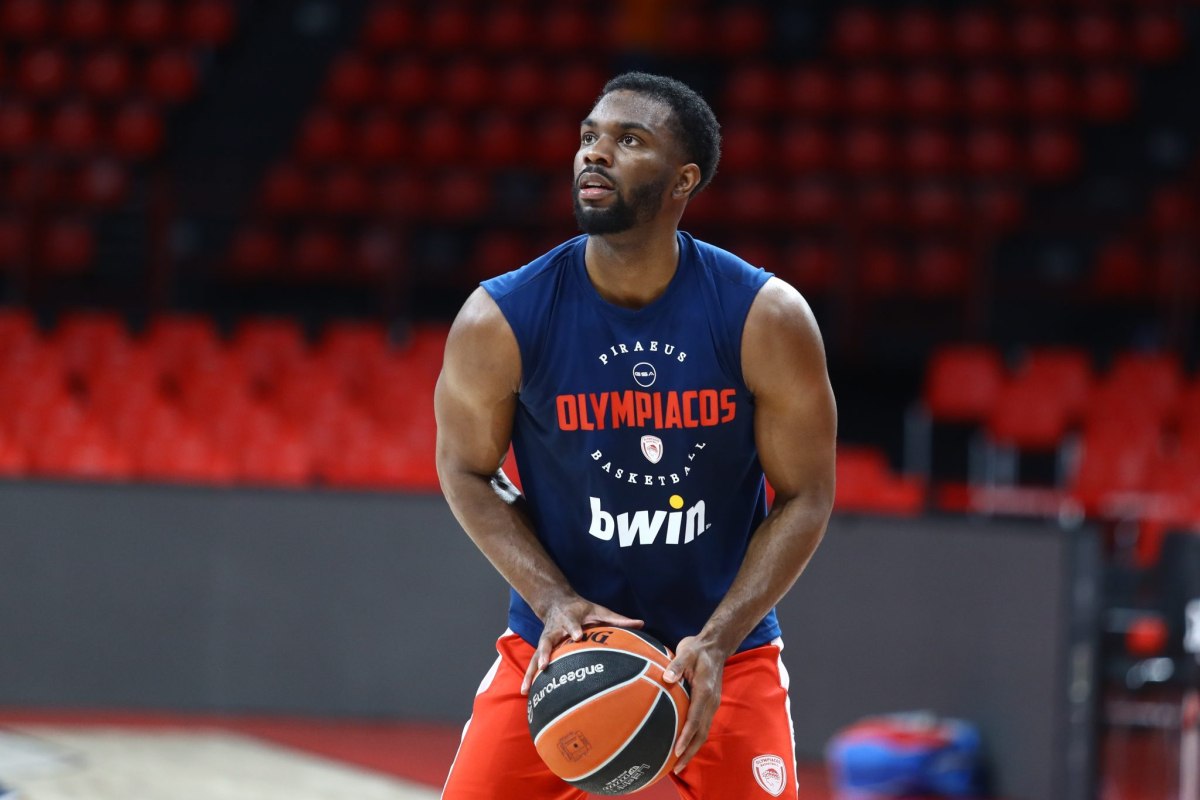 Με Έβανς η 12άδα του Ολυμπιακού κόντρα στην Καρδίτσα