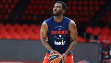 Με Έβανς η 12άδα του Ολυμπιακού κόντρα στην Καρδίτσα