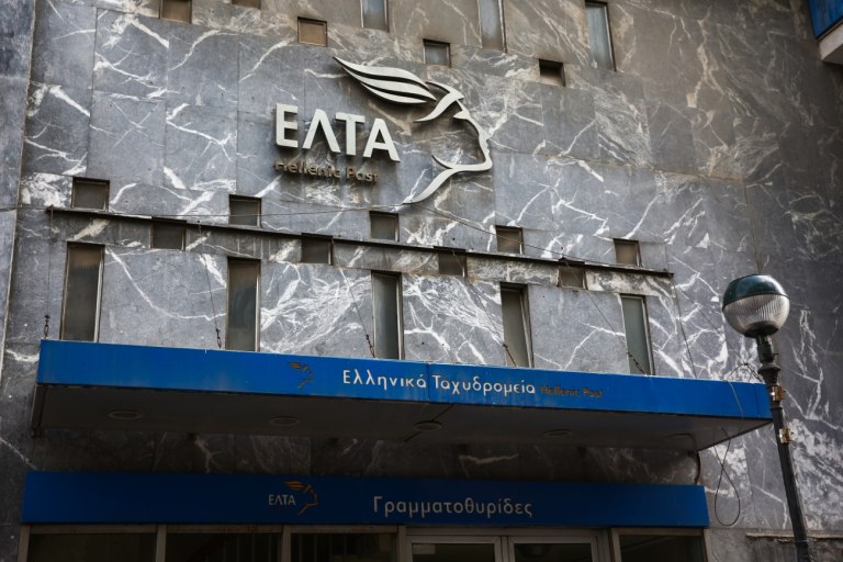 ΕΛΤΑ: Οι αντιδράσεις εντός και εκτός Βουλής έφεραν την πρώτη υποχώρηση στο λουκέτο – Στα σκοινιά η κυβέρνηση
