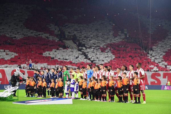 Ο Ολυμπιακός ευχαρίστησε τον κόσμο για την παρουσία του στο ματς με την Αϊντχόφεν (vid)