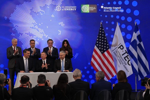 New York Times: Οι νέες επενδύσεις σε υδρογονάνθρακες και ο ρόλος της Ελλάδας