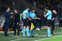 Τραυματίστηκε ο βοηθός διαιτητή στο ΑΕΚ – Σάμροκ κι έγινε… αλλαγή (vid)