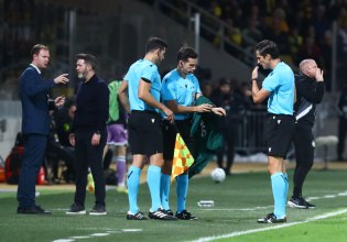 Τραυματίστηκε ο βοηθός διαιτητή στο ΑΕΚ – Σάμροκ κι έγινε… αλλαγή (vid)