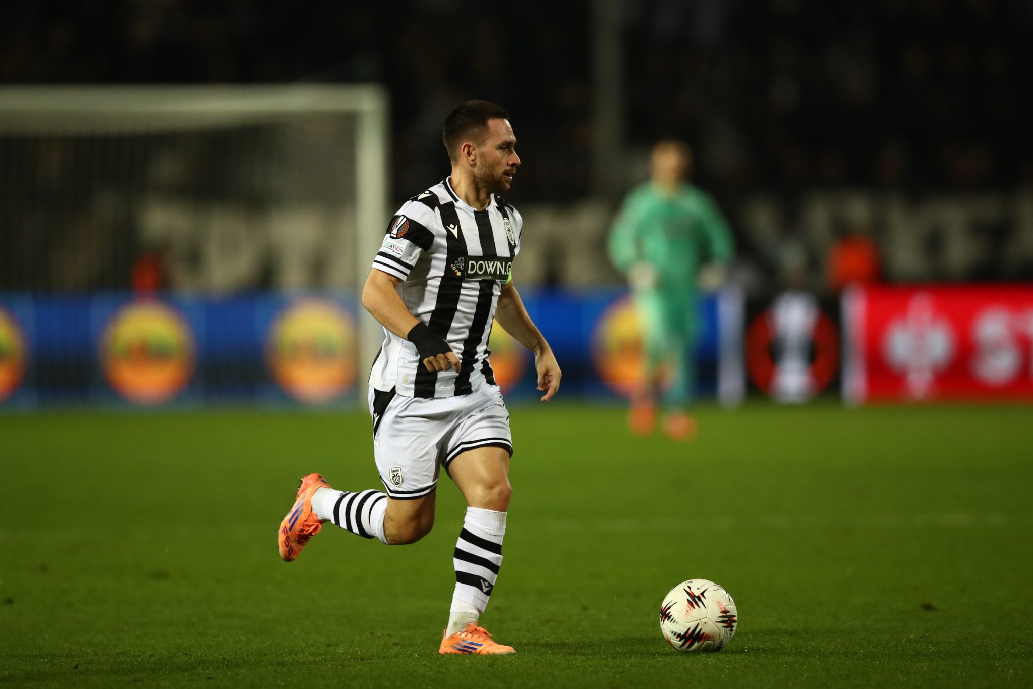 Οι αθλητικές μεταδόσεις της ημέρας (27/11): Πού θα δείτε τις «μάχες» σε Europa, Conference League και μπάσκετ