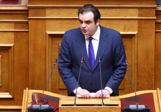 «Ναι» Πιερρακάκη σε δασμούς στα δέματα χαμηλής αξίας που έρχονται εκτός Ευρωπαϊκής Ένωσης