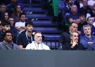 Ο Κυριάκος Μητσοτάκης στο παιχνίδι του Τζόκοβιτς – Παρών ο Αταμάν και παίκτες του Παναθηναϊκού (pics)