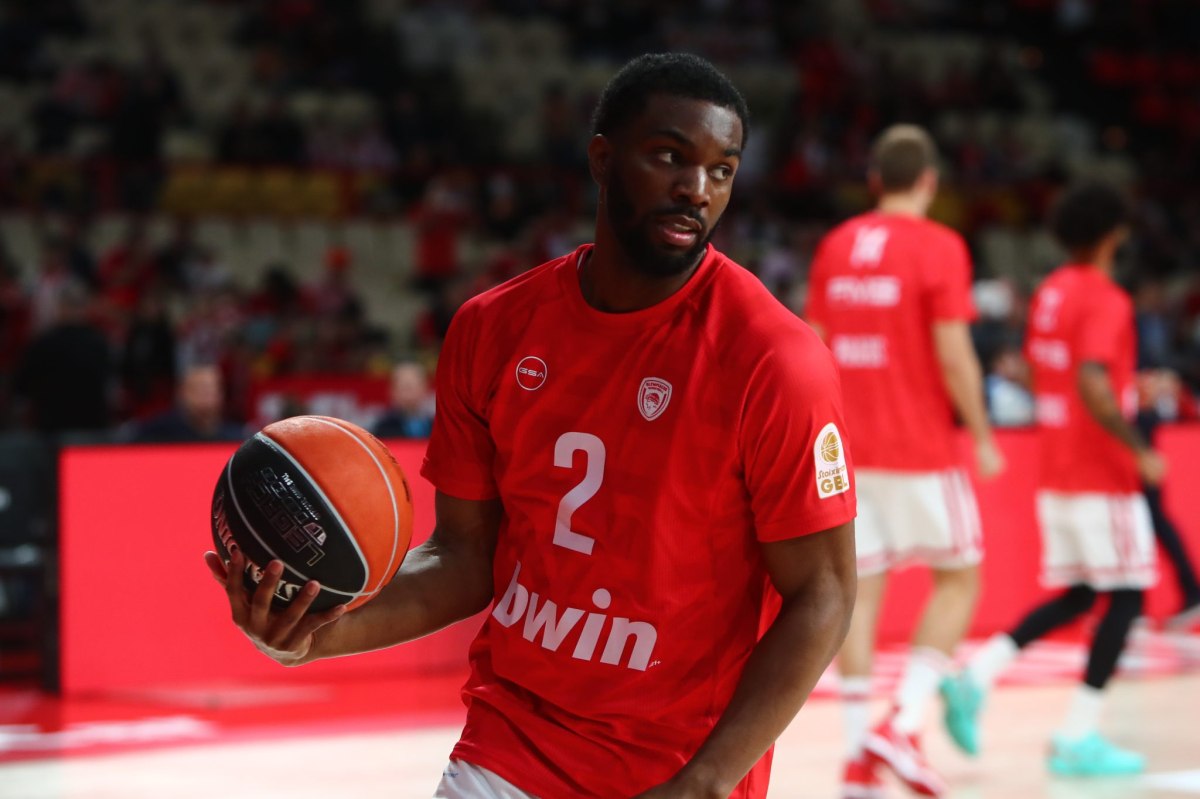 Ο Κίναν Έβανς έκανε ντεμπούτο και σκόραρε τρίποντο στην πρώτη επίθεση (vids)