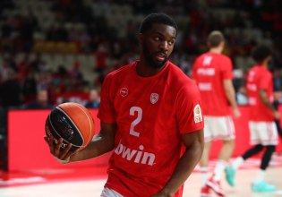 Ο Κίναν Έβανς έκανε ντεμπούτο και σκόραρε τρίποντο στην πρώτη επίθεση (vids)