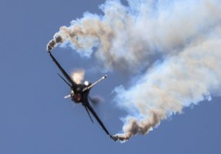 Εντυπωσιακό airshow για τη γιορτή της Πολεμικής Αεροπορίας – F-35, Rafale και «Ζευς» μάγεψαν μικρούς και μεγάλους
