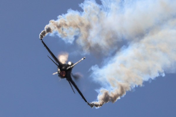 Εντυπωσιακό airshow για τη γιορτή της Πολεμικής Αεροπορίας – F-35, Rafale και «Ζευς» μάγεψαν μικρούς και μεγάλους