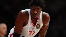 Γιόρτασε τα γενέθλιά του στο γήπεδο ο Κώστας Αντετοκούνμπο (vid)