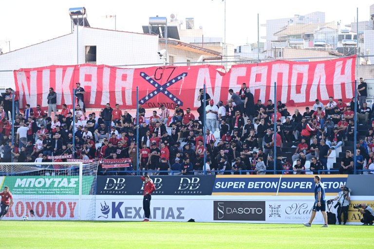 Ολυμπιακός: Φοβερή ατμόσφαιρα από τον κόσμο στη Νεάπολη (pics)