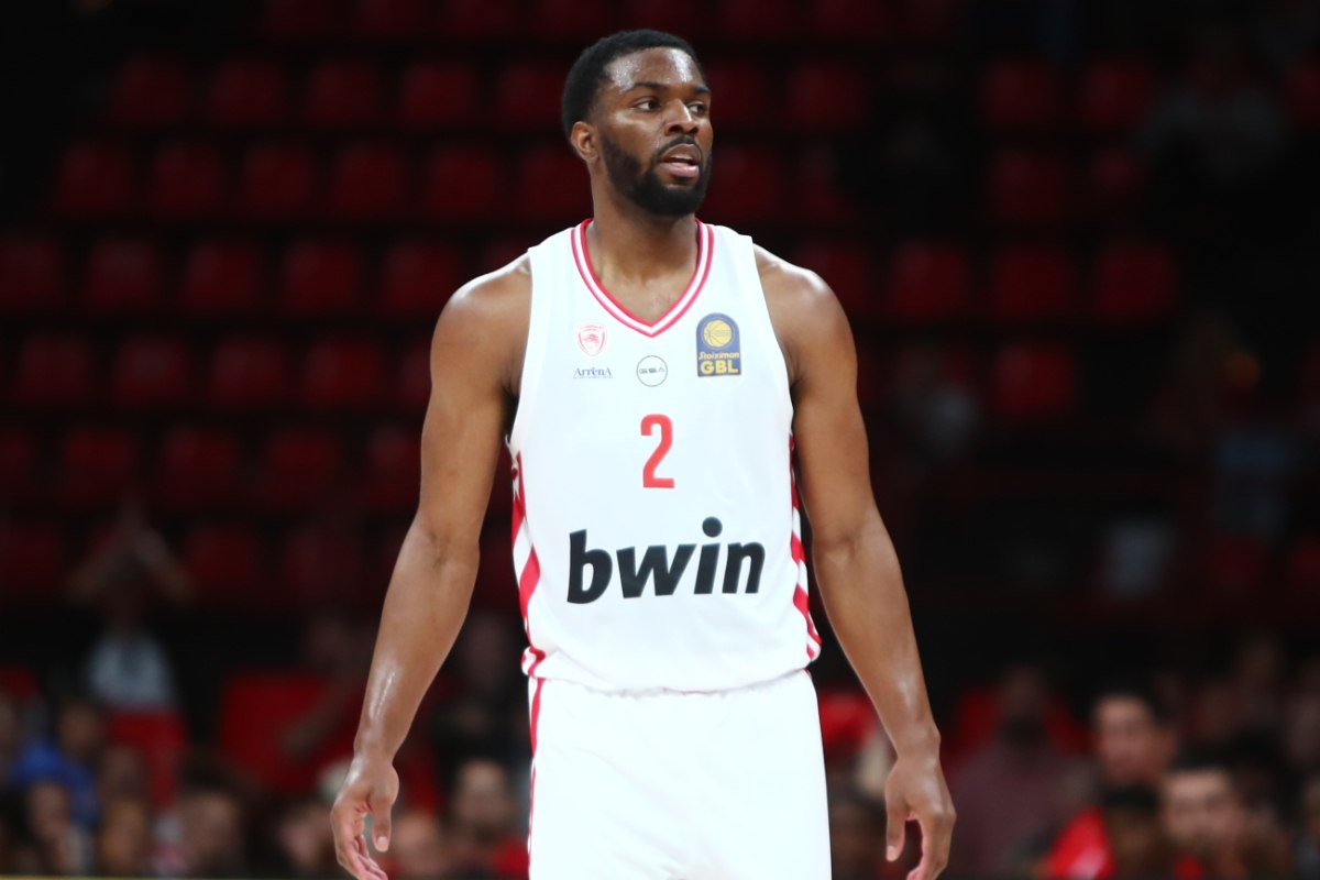 Όσα έκανε ο Κίναν Έβανς στο επίσημο ντεμπούτο του με τον Ολυμπιακό (vids)