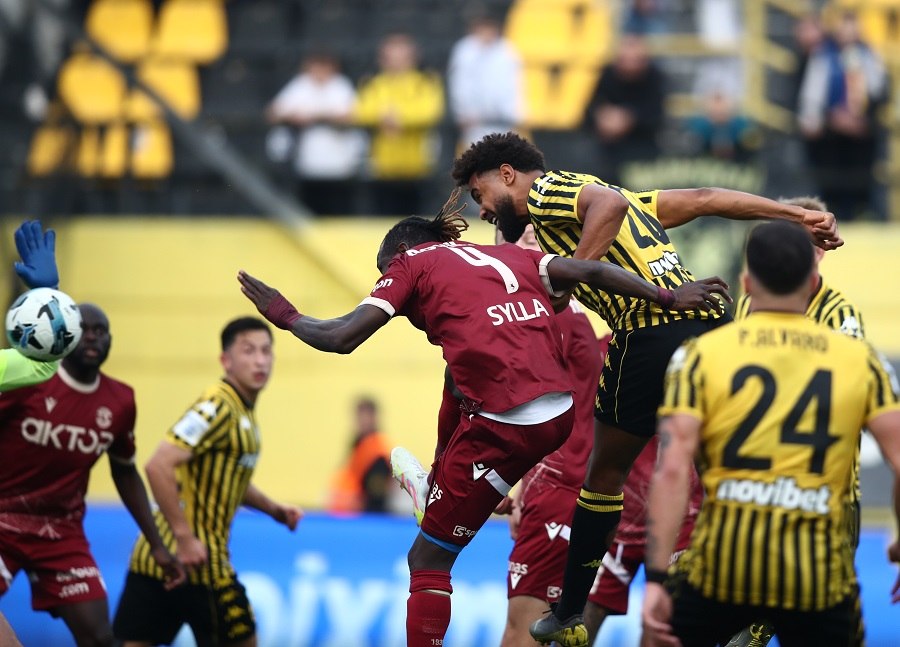 Άρης – Αστέρας Τρίπολης 0-0: Τρία δοκάρια οι Αρκάδες, με δέκα παίκτες από το 25′ οι «κίτρινοι» (vid)