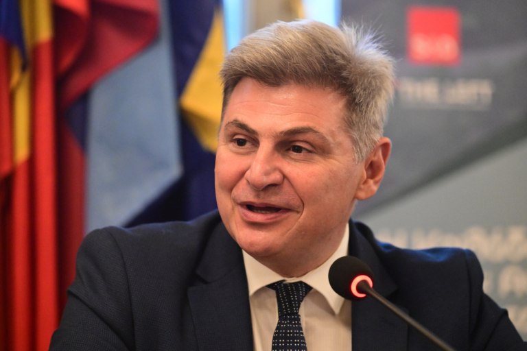 Φαραντούρης: «Είχε δίκιο ο Νίκος Ανδρουλάκης» για τις σχέσεις Μητσοτάκη και «Φραπέ»