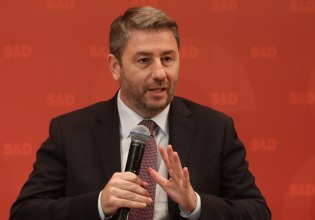 ΠΑΣΟΚ: Ο Ανδρουλάκης στο δρόμο, Δούκας – Διαμαντοπούλου μαζί και η «μάχη των μαχών» στη Βουλή