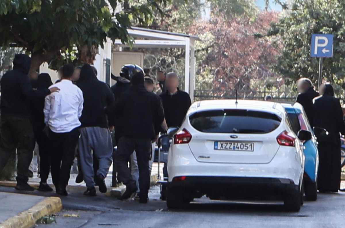 Στη φυλακή δύο ακόμα άτομα και η αρχηγός του κυκλώματος ναρκωτικών με τους ρασοφόρους