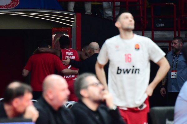 Απίστευτη ατυχία: Ο Έβανς μπήκε στη δωδεκάδα του Ολυμπιακού επειδή τραυματίστηκε ο Νιλικίνα