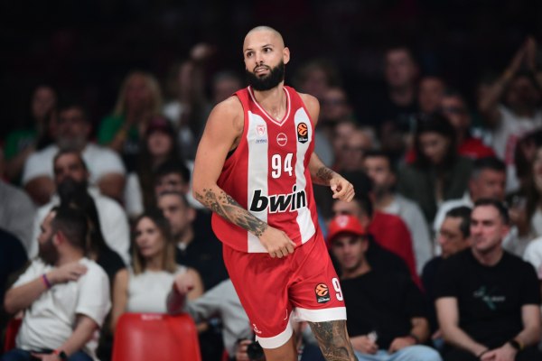 Φουρνιέ για τον τραυματισμό του Έβανς: «Σπαρακτική στιγμή, ένιωθες την ενέργεια να φεύγει από το γήπεδο»