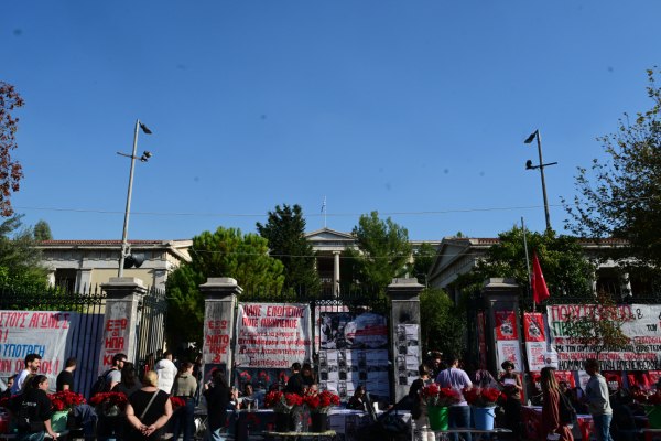 Ξεκίνησαν οι τριήμερες εκδηλώσεις για την 52η επέτειο του Πολυτεχνείου