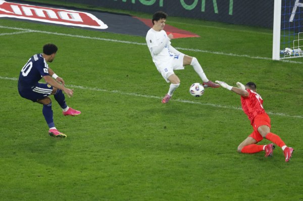 Η υπόκλιση της UEFA στον Καρέτσα για το παιχνίδι με τη Σκωτία (vid)