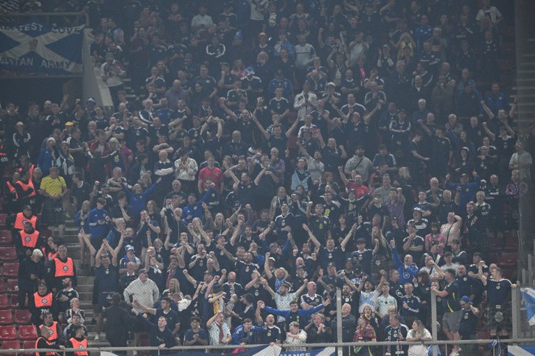 Η Σκωτία έχασε στο Καραϊσκάκη αλλά η εξέδρα της πανυγύρισε (vid)