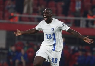 Συγκλονίζει ο Τεττέη για το ντεμπούτο του με την Εθνική: «Μαμά, τα καταφέραμε» (pic)