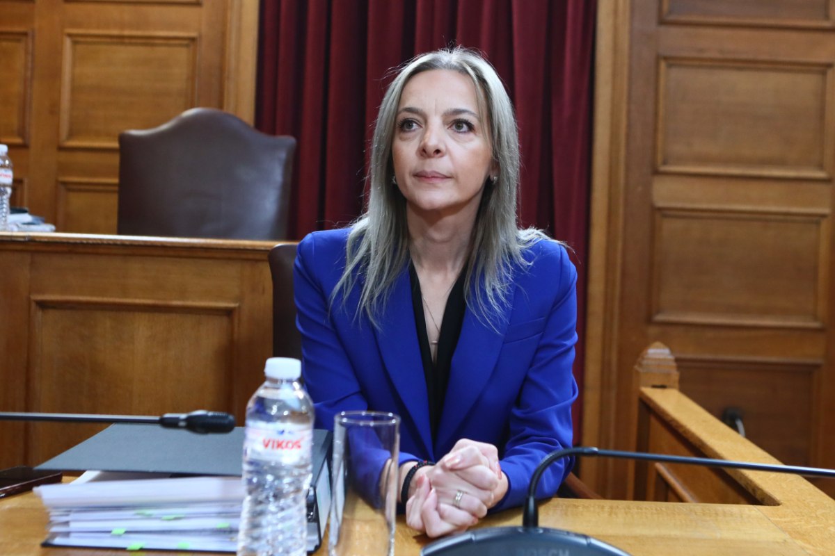 Προκλητική η Σεμερτζίδου στην Εξεταστική: «Η Ferrari είναι του συζύγου μου, δεν ήξερα ότι πρέπει να πάρω άδεια να την οδηγήσω»