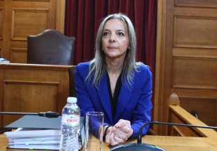 Προκλητική η Σεμερτζίδου στην Εξεταστική: «Η Ferrari είναι του συζύγου μου, δεν ήξερα ότι πρέπει να πάρω άδεια να την οδηγήσω»