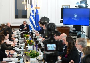 Αντιστροφή του κλίματος με επίδειξη «κοινωνικού προφίλ» επιχειρεί ο Μητσοτάκης – Επαναφέρει το αφήγημα για το βαθύ κράτος