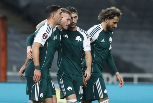 Άνοιξε το σκορ ο Παναθηναϊκός με κεφαλιά του Σβιντέρσκι (vid)