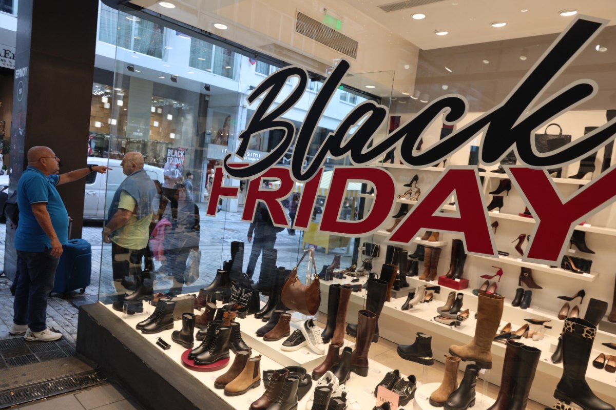 Black Friday: Τι ώρα κλείνουν τα καταστήματα σήμερα – Ποιες μέρες θα είναι ανοιχτά