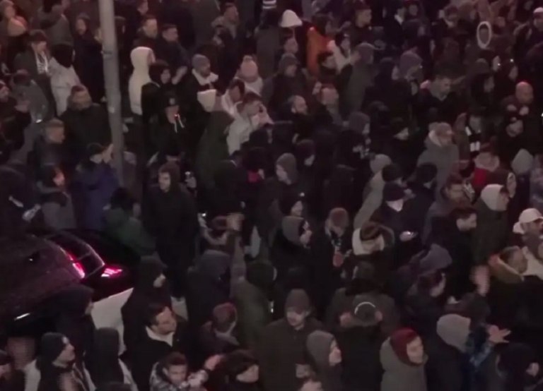 Ξεφεύγει η κατάσταση στην Παρτιζάν: Οπαδοί απειλούν να μην επιτρέψουν τη διεξαγωγή του αγώνα με τη Μπάγερν!