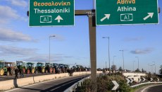 Αγρότες: Στα δύο έχει κοπεί η Ελλάδα – Διακοπές κυκλοφορίας και εναλλακτικές διαδρομές
