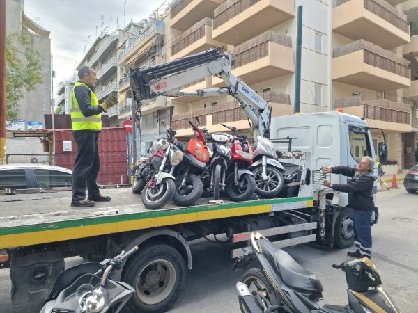 «Αδειάζει» από δίκυκλα η Αθήνα