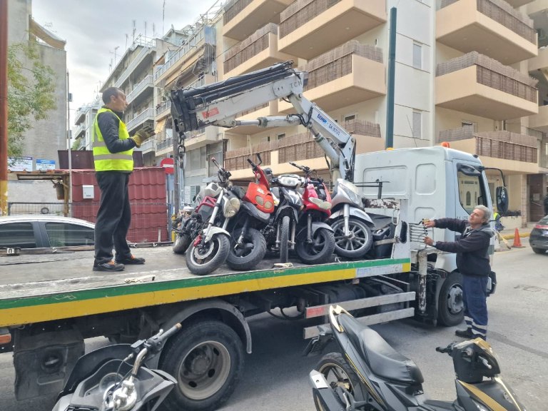 «Αδειάζει» από δίκυκλα η Αθήνα