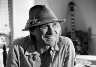 Τοντ Σνάιντερ: Πέθανε ο τραγουδιστής του «Alright Guy» σε ηλικία 59 ετών