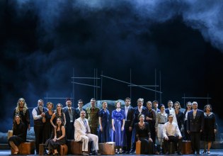 Η «μαγεία» της Αλεξάνδρειας φώτισε το Παλλάς – Ένα θεατρικό ταξίδι δυόμισι ωρών