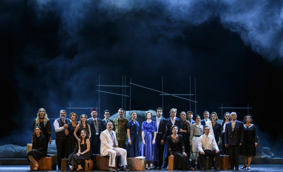 Η «μαγεία» της Αλεξάνδρειας φώτισε το Παλλάς – Ένα θεατρικό ταξίδι δυόμισι ωρών