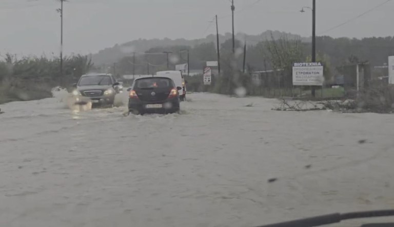 Η κακοκαιρία πλήττει Θεσπρωτία και Γιάννενα – Πλημμυρισμένοι δρόμοι και κατολισθήσεις
