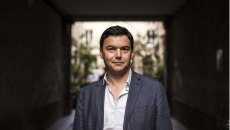 Τομά Πικετί: Κάθε φορά που ένα κόμμα πιέζει για ισότητα και αναδιανομή, κάποια ελίτ προσπαθεί να το παρουσιάσει ως λαϊκιστικό