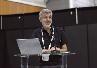 Γιόσουα Μπένζιο: Ο «νονός της ΑΙ» έγινε ο πρώτος επιστήμονας με ένα εκατομμύριο παραπομπές