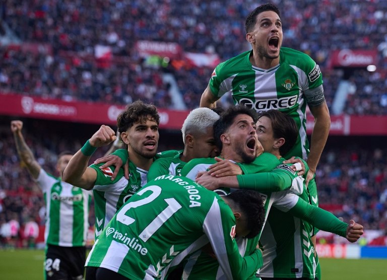 Σεβίλλη – Μπέτις 0-2: Οι «Βερδιμπλάνκος» πήραν το Ανδαλουσιάνικο ντέρμπι και άφησαν τον Αλμέιδα… μακριά