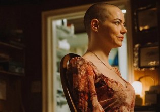 Νέες ταινίες: Όλα τα φώτα στραμμένα στο Bugonia και τον Γιώργο Λάνθιμο