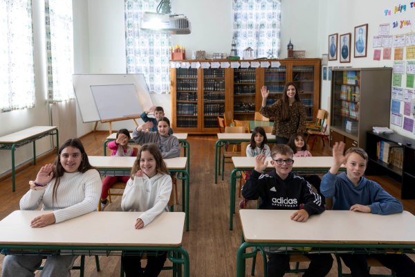 COSMOTE TELEKOM: νέα εποχή συνδεσιμότητας σε όλα τα δυσπρόσιτα σχολεία της χώρας με δωρεάν γρήγορο ίντερνετ